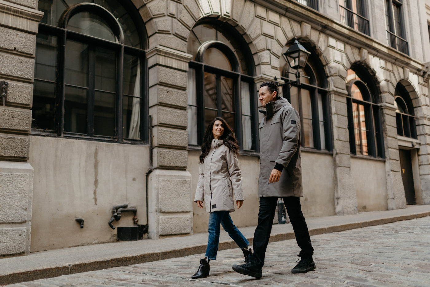 Manteaux d'hiver isolés pour hommes et femmes. Fabriqué à Montréal.