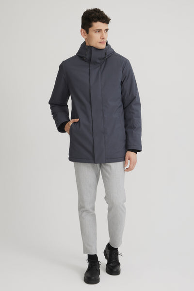 Manteau ébène court pour homme. Manteau gris foncé fabriqué au Québec. Ajustement au capuchon