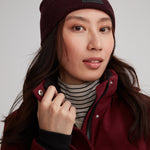 tuque unisexe bourgogne en acrylique fabriquée au québec 